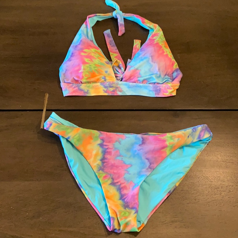 Becca swimsuit top size large